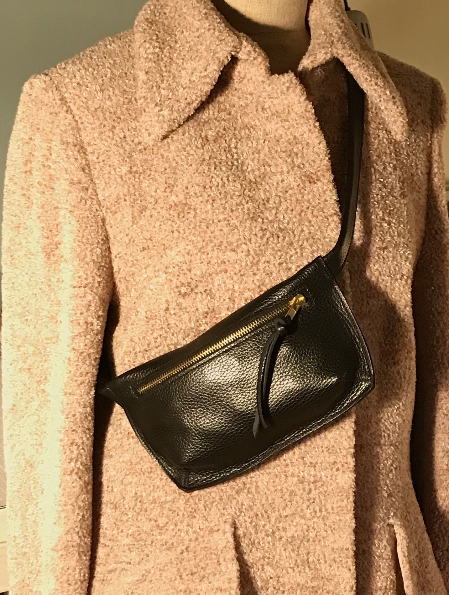 Bauchtasche schwarz aus upcycling Leder - größer