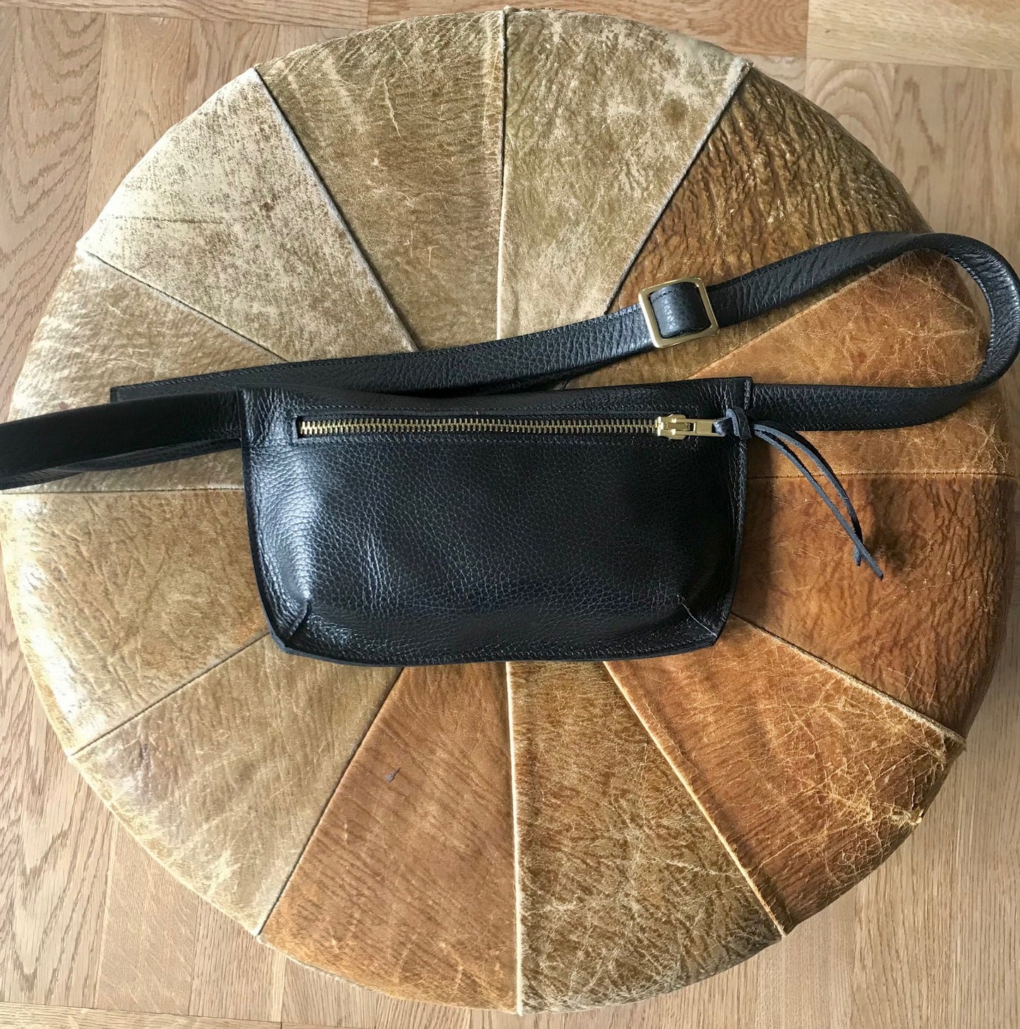 Bauchtasche schwarz aus upcycling Leder - größer
