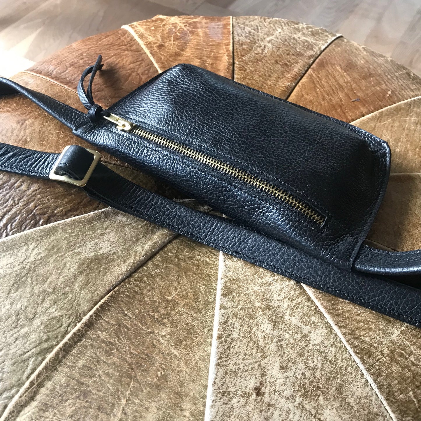 Bauchtasche schwarz aus upcycling Leder - größer
